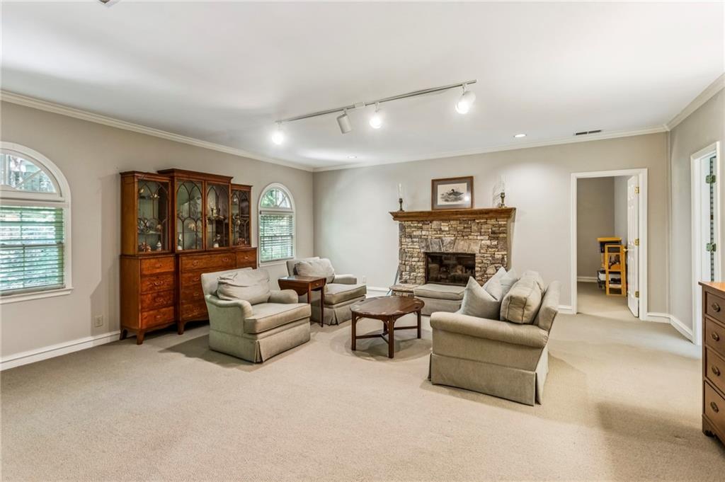 10 Albemarle Drive NW