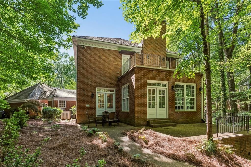 10 Albemarle Drive NW