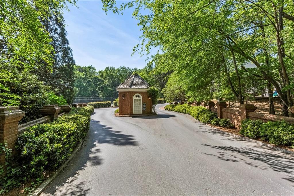 10 Albemarle Drive NW