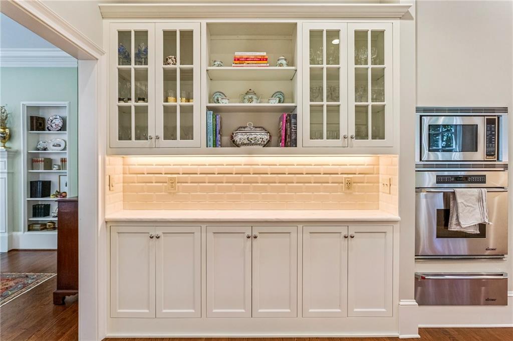 10 Albemarle Drive NW