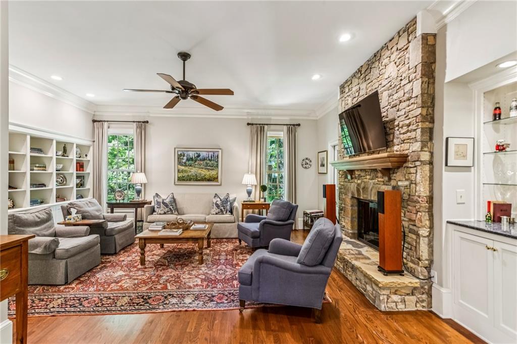 10 Albemarle Drive NW