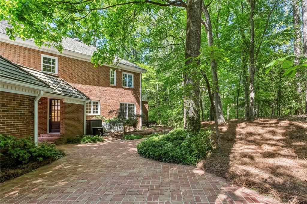 10 Albemarle Drive NW