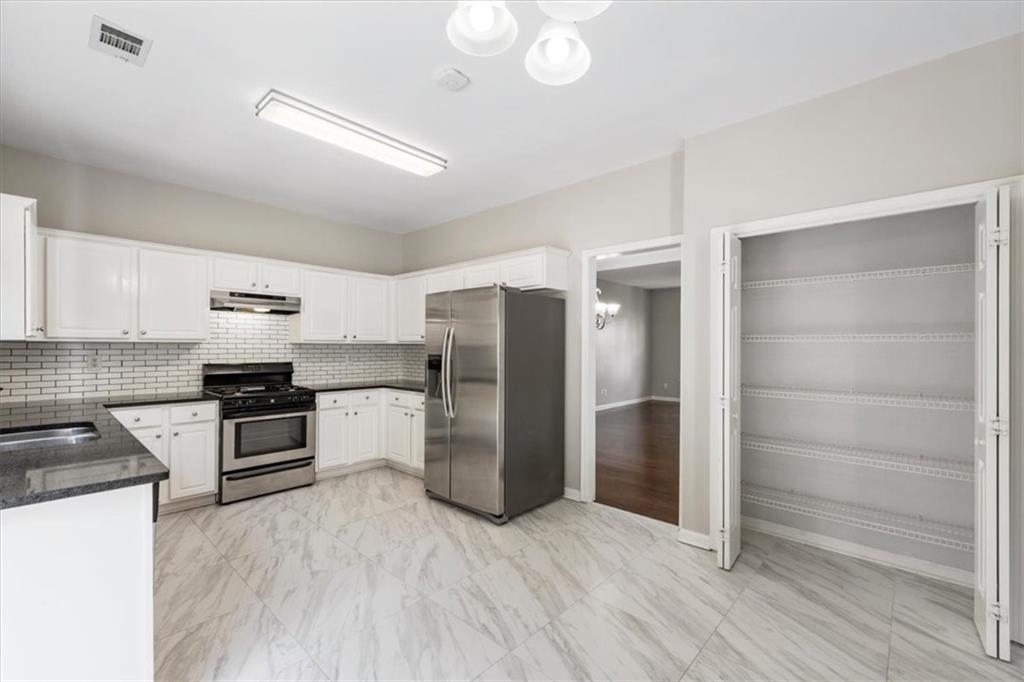 455 Chippenham Court