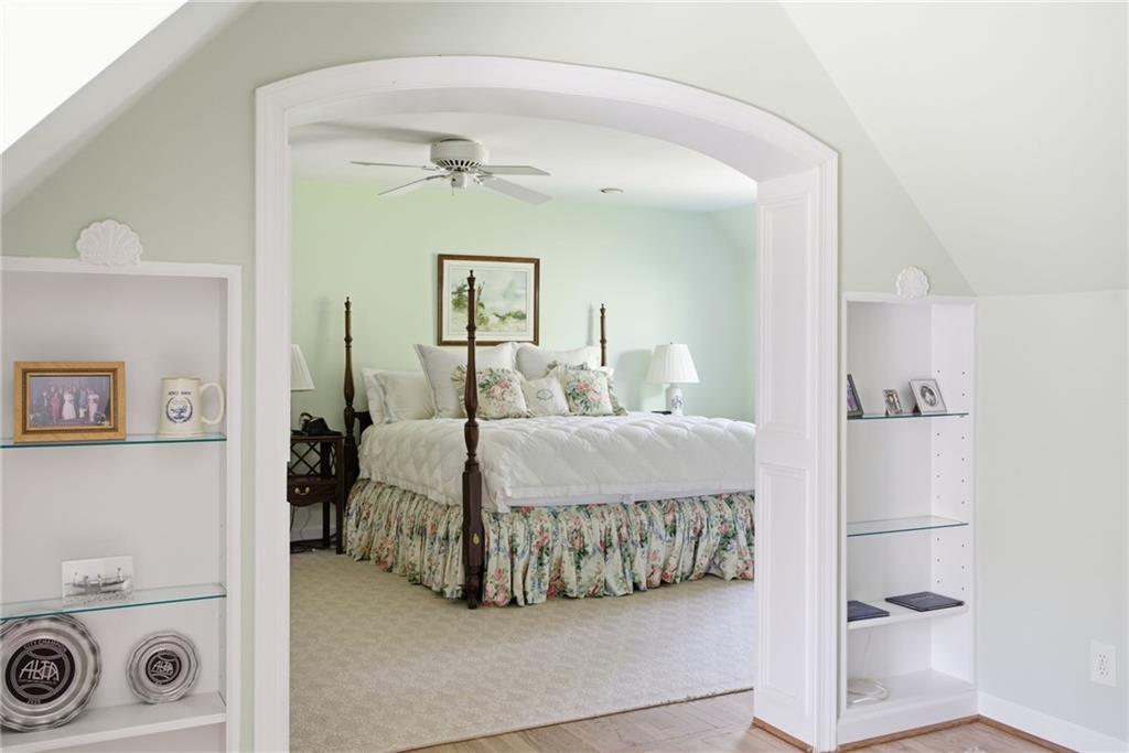 6225 Old Hickory Point