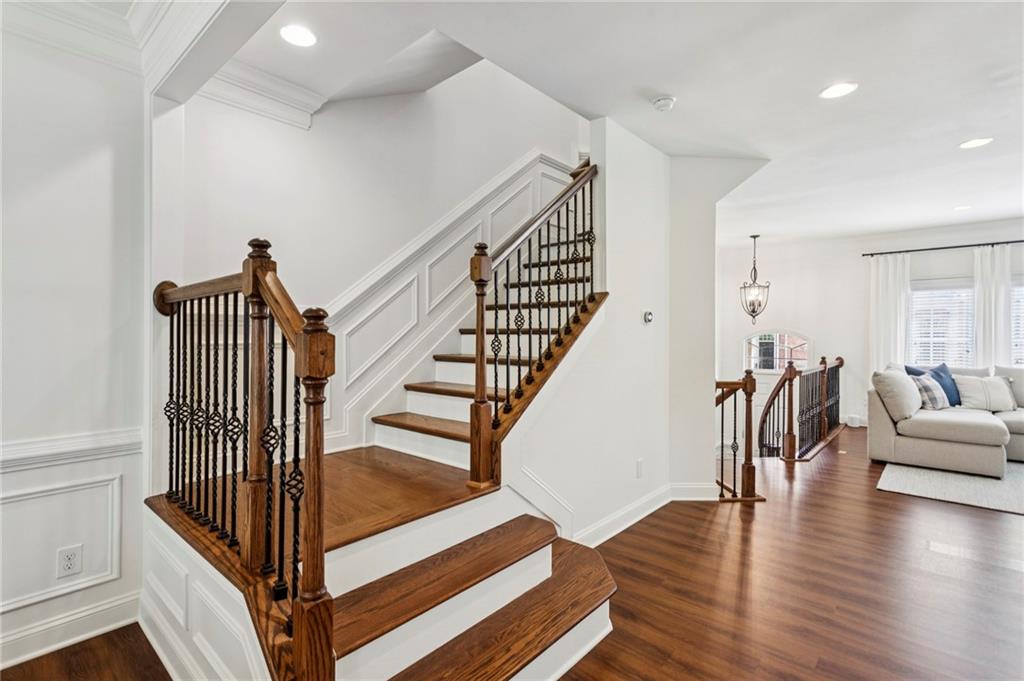 343 Ardmore Court NW