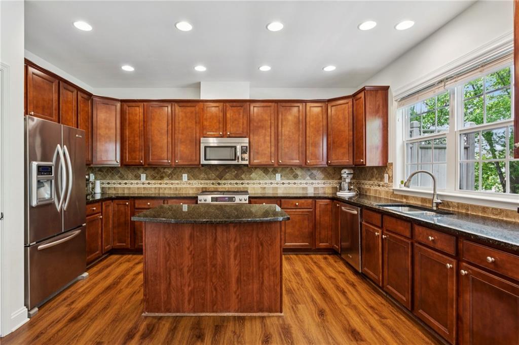 343 Ardmore Court NW