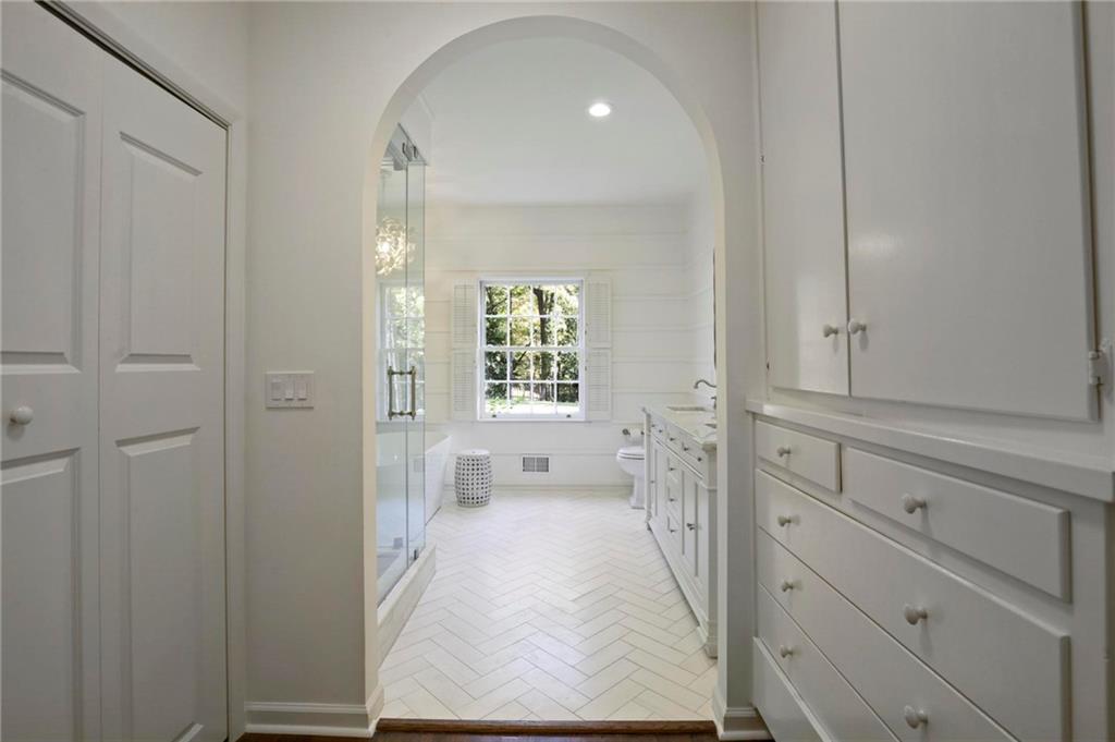 4087 Beechwood Drive NW