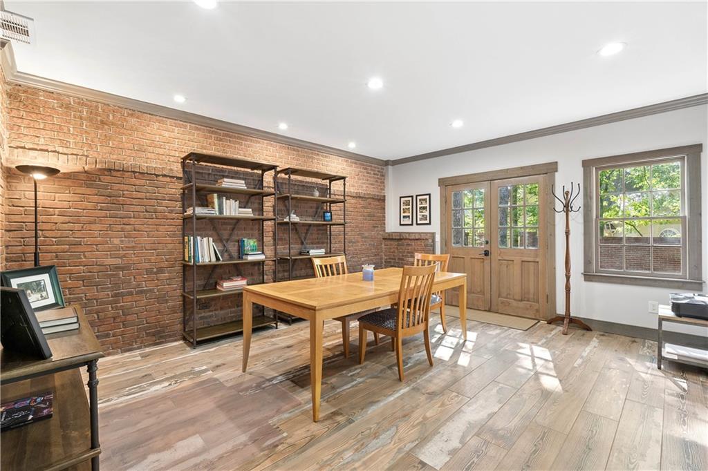 210 Wicklawn Way