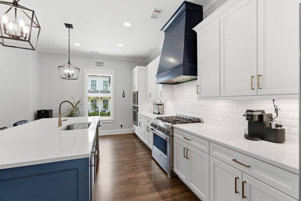 1822 Commons Circle
