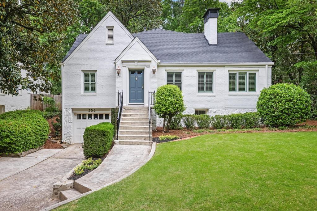 256 Alberta Drive NE