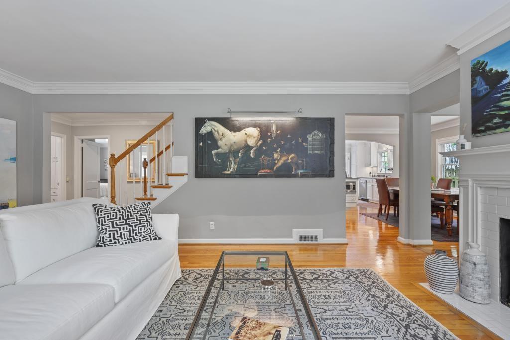 256 Alberta Drive NE