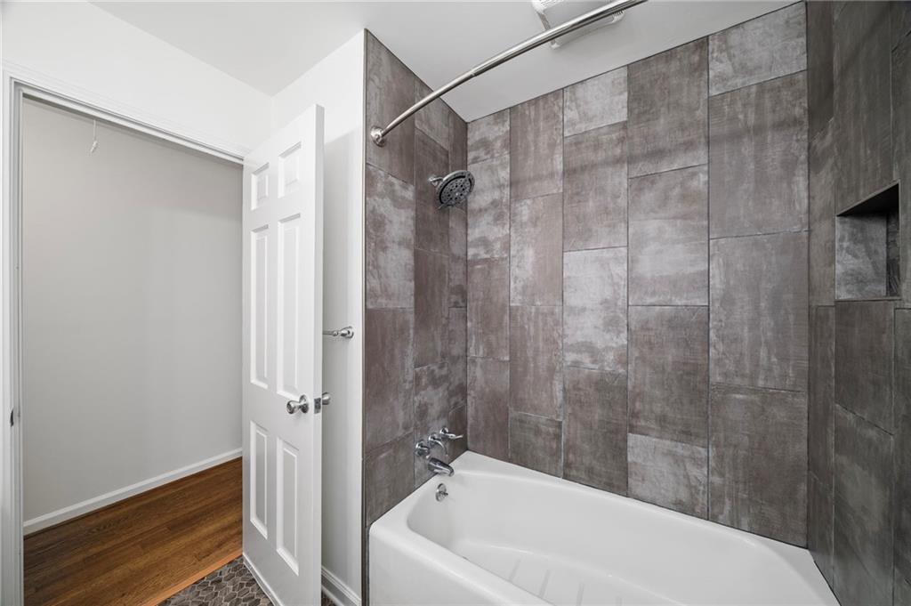 4094 Candler Lake Court NE