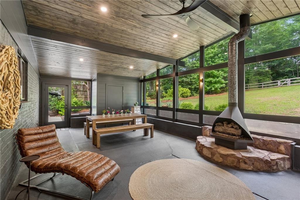 560 Spalding Drive