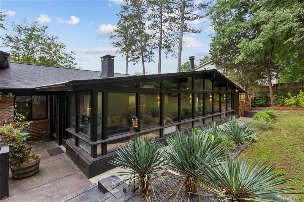 560 Spalding Drive