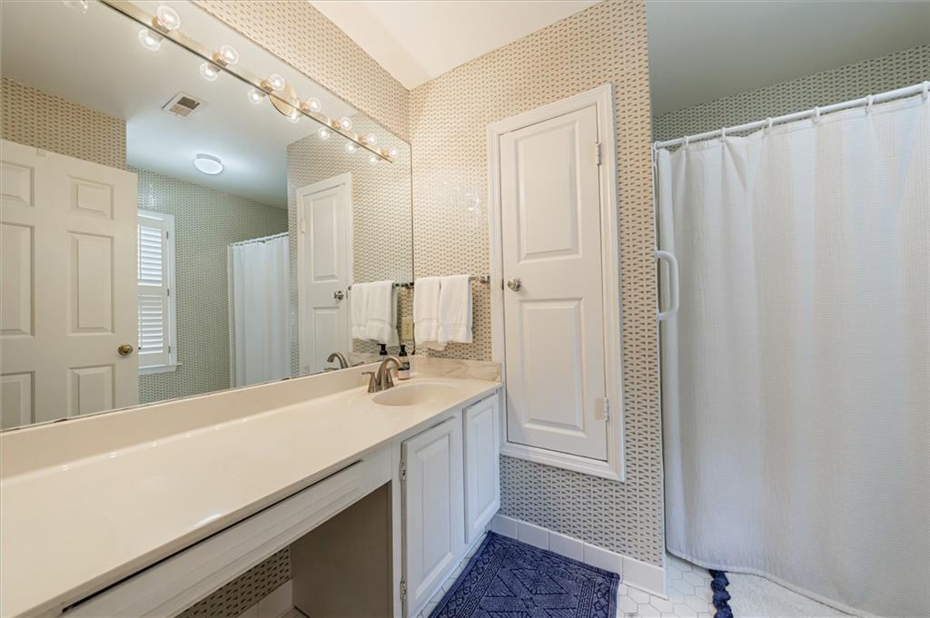 290 Windsor Parkway