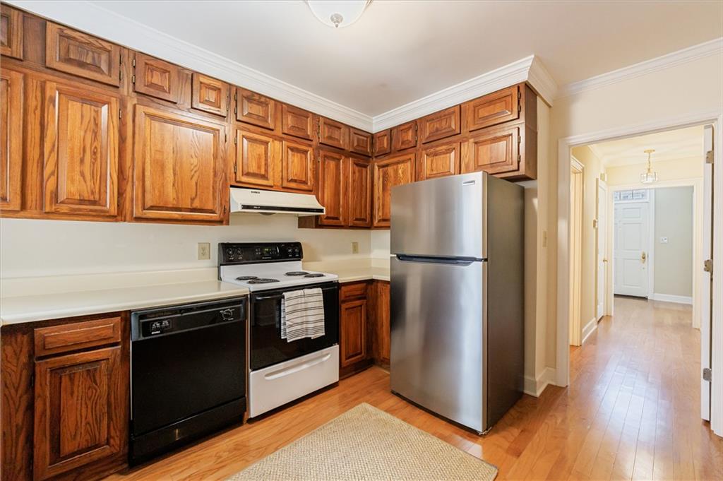 290 Windsor Parkway