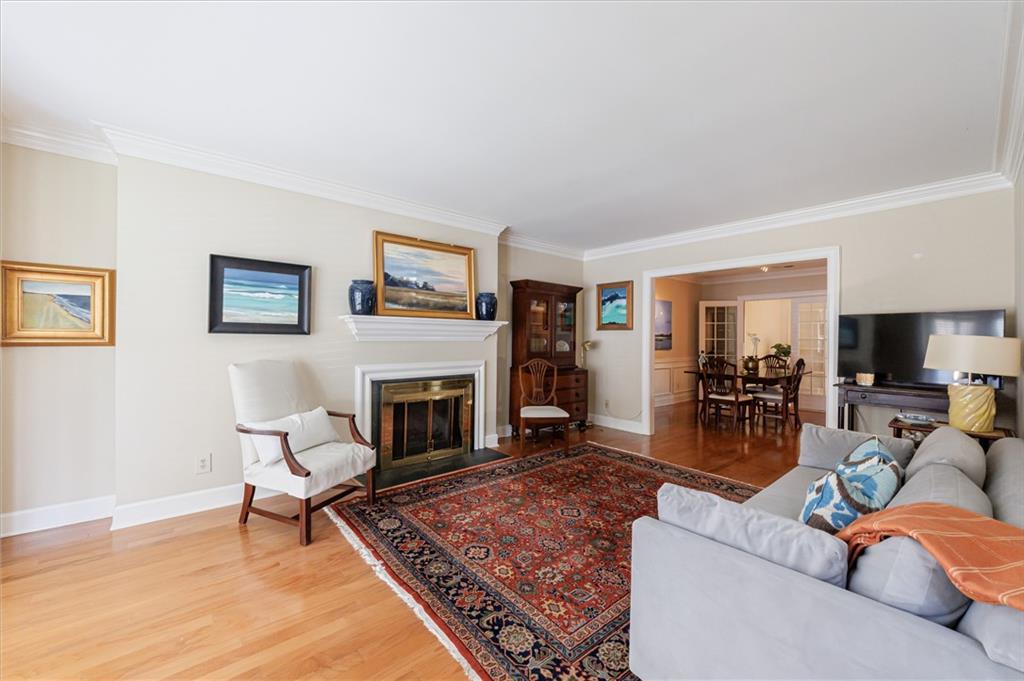 290 Windsor Parkway