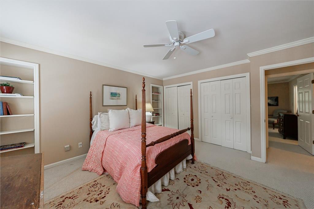 290 Windsor Parkway