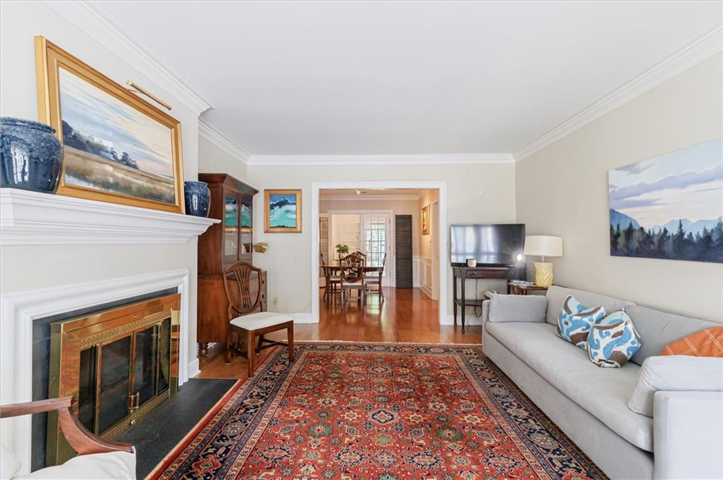 290 Windsor Parkway
