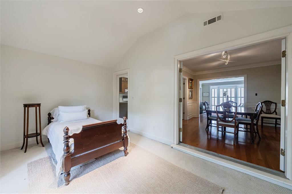 290 Windsor Parkway