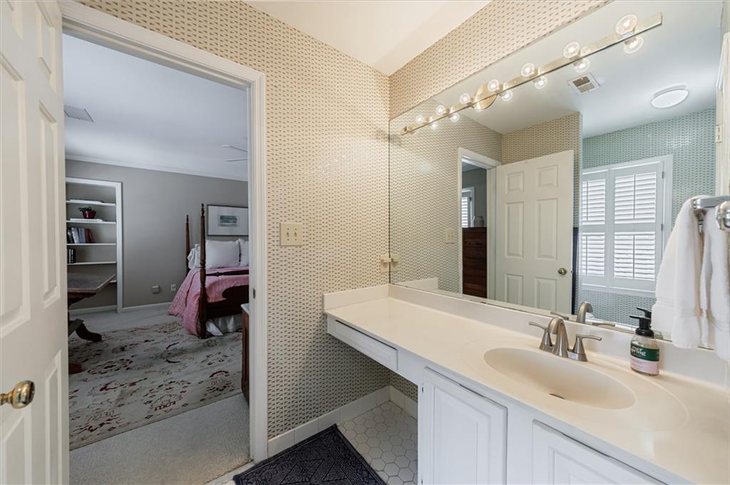 290 Windsor Parkway