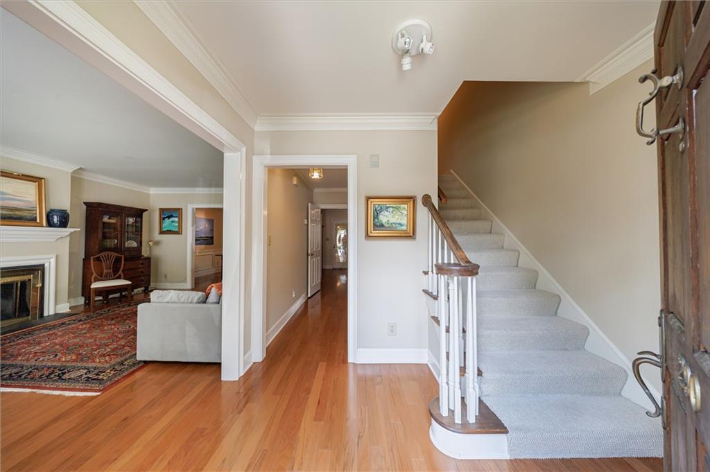 290 Windsor Parkway