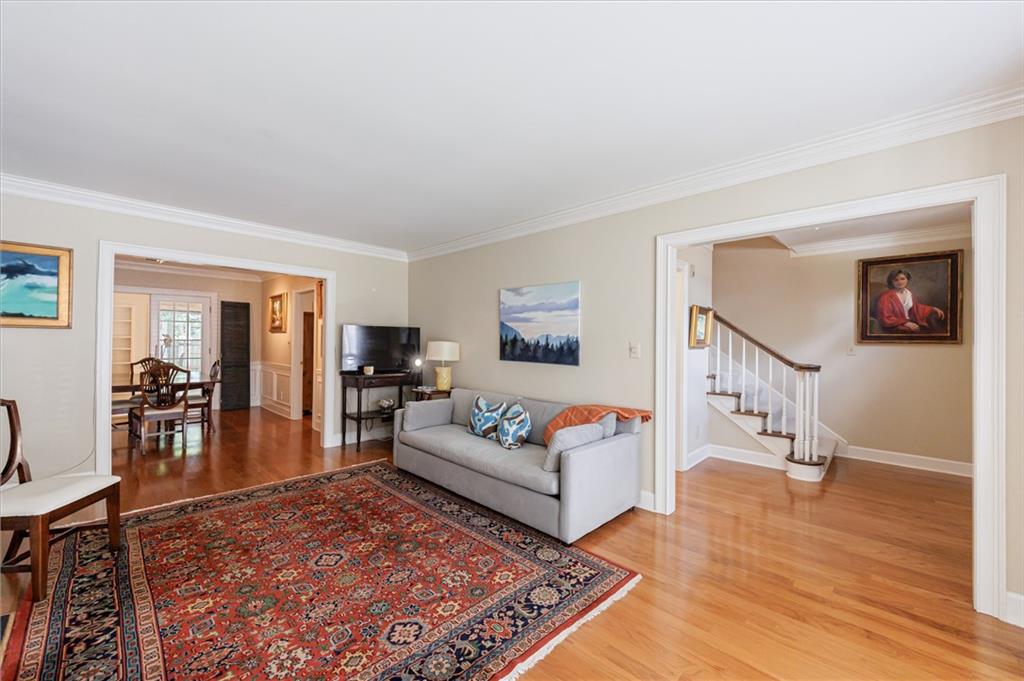 290 Windsor Parkway