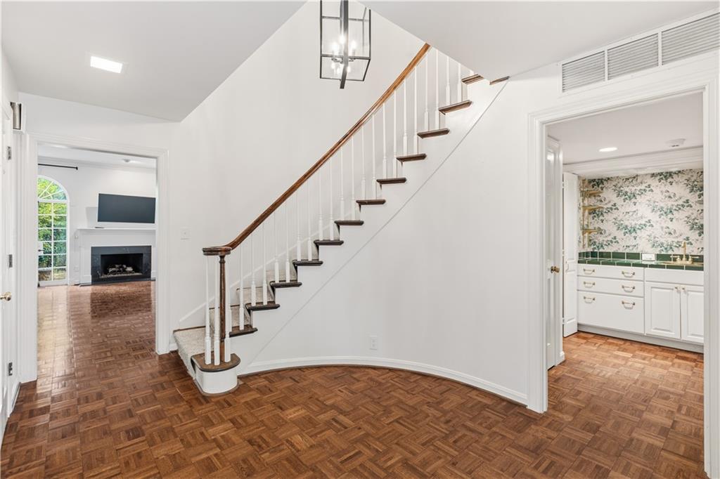 10 Mooregate Square Unit 10