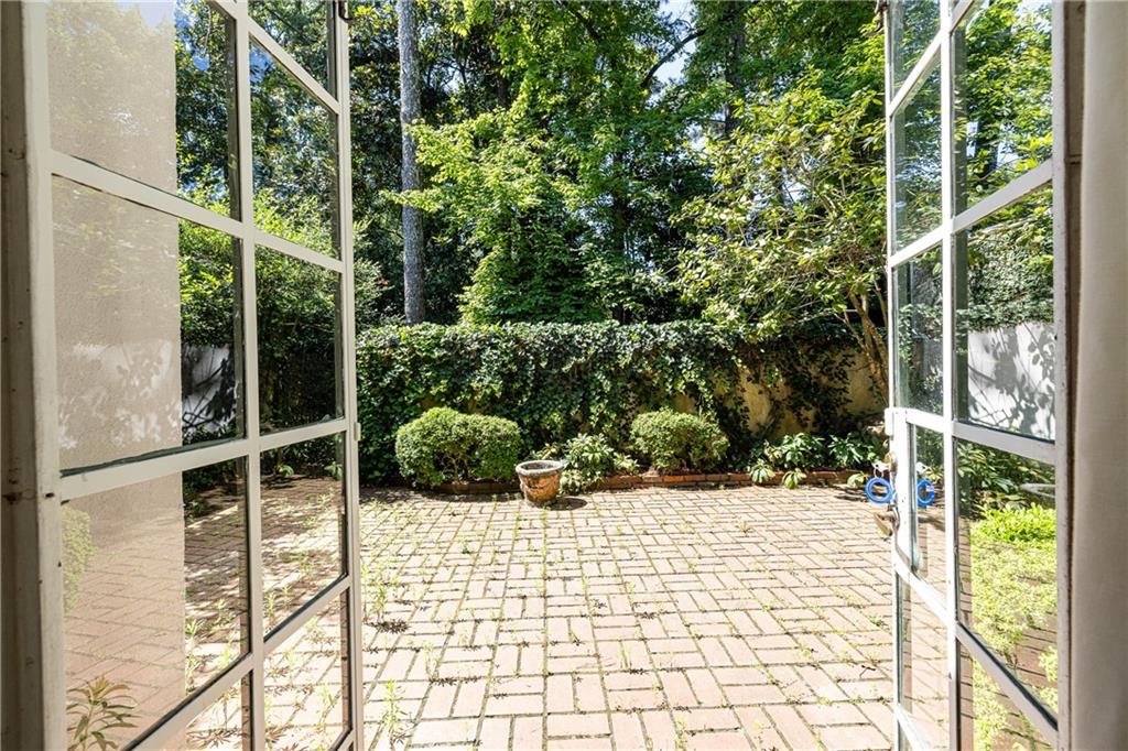 10 Mooregate Square Unit 10