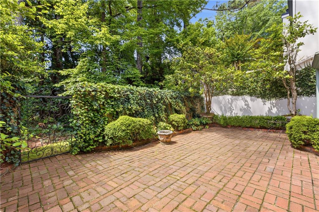 10 Mooregate Square Unit 10