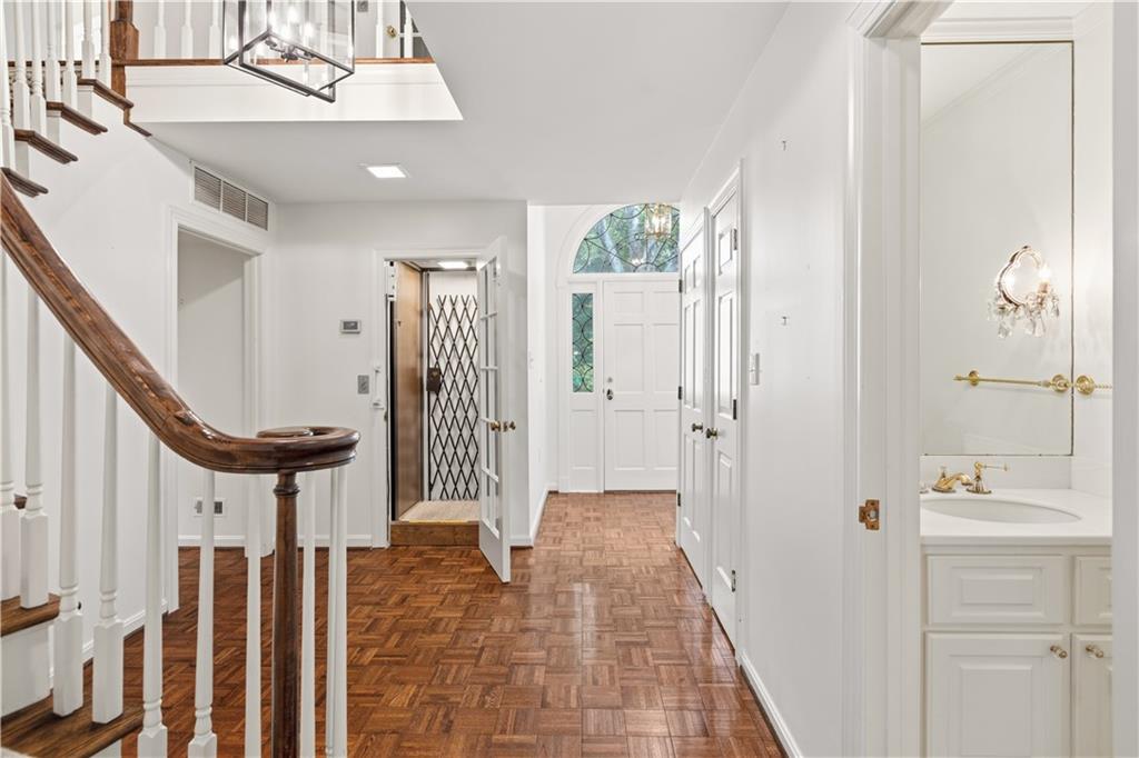 10 Mooregate Square Unit 10