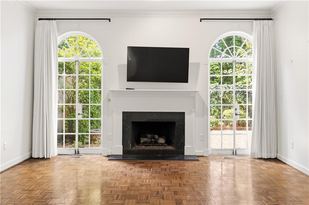 10 Mooregate Square Unit 10