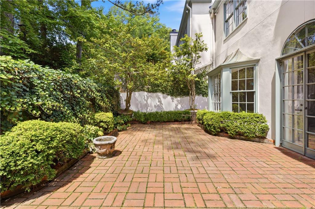 10 Mooregate Square Unit 10