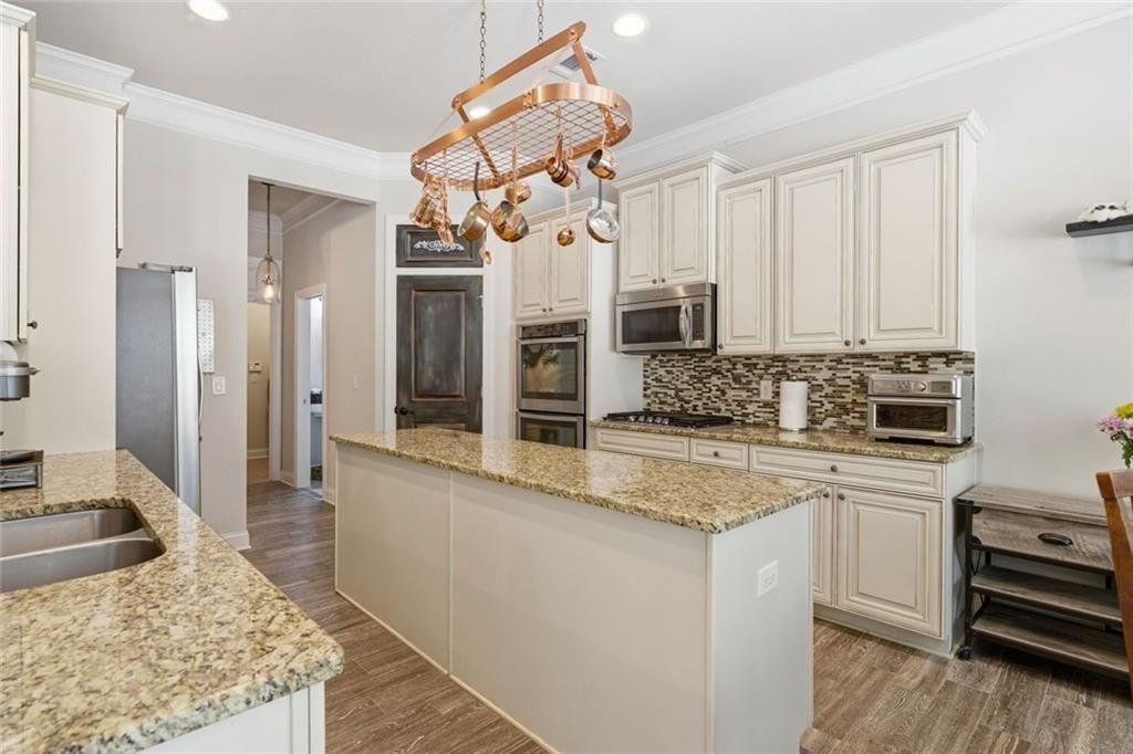 1975 Poplar Ridge Place