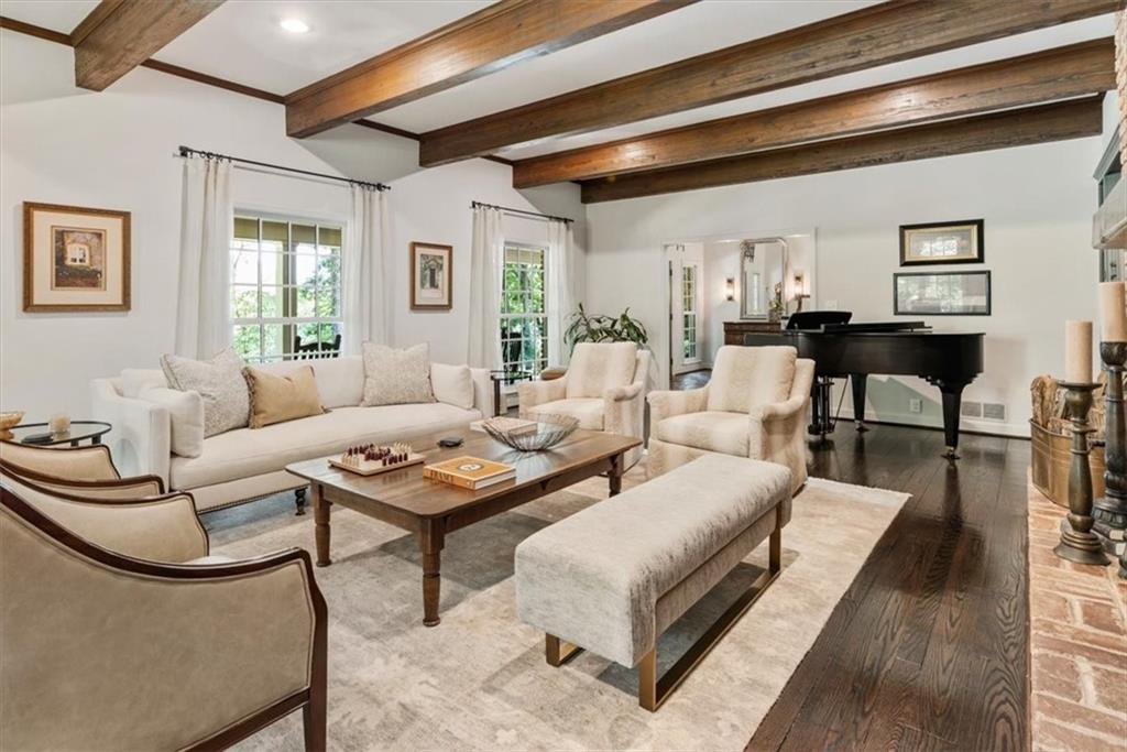 100 Huntcliff Point