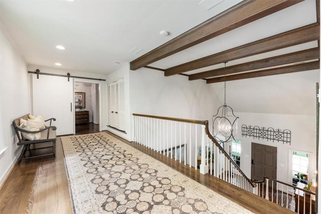 100 Huntcliff Point