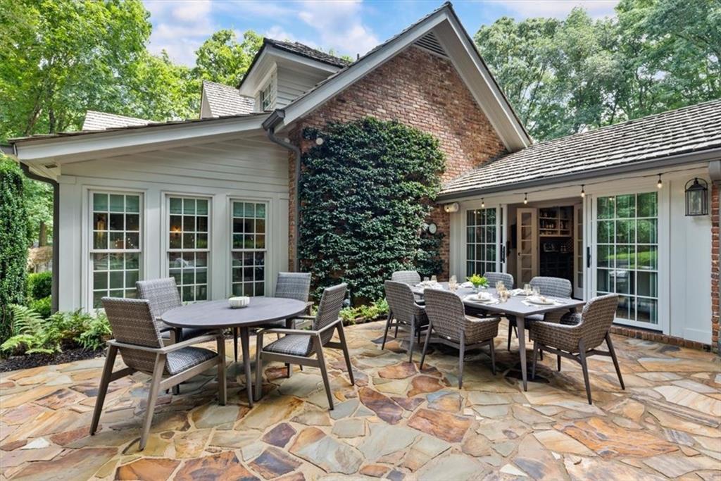 100 Huntcliff Point