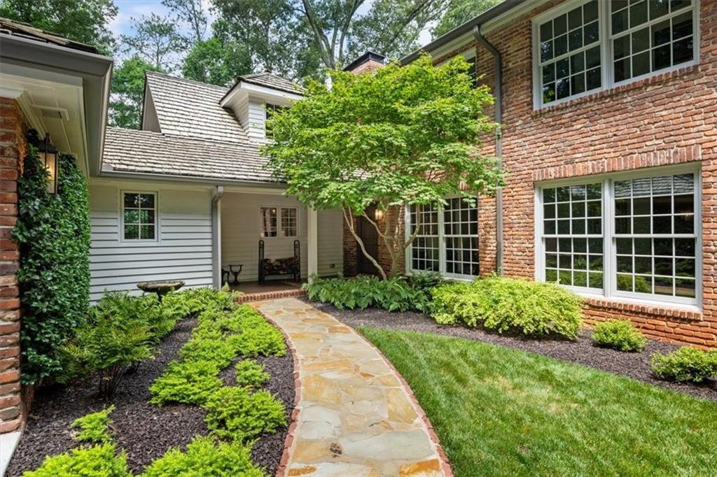 100 Huntcliff Point