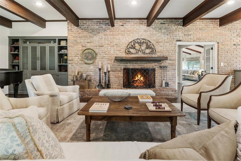 100 Huntcliff Point