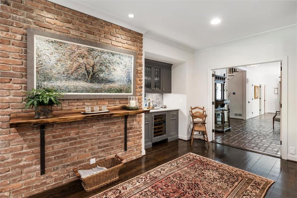 100 Huntcliff Point