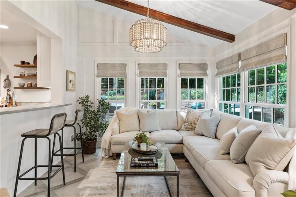 100 Huntcliff Point