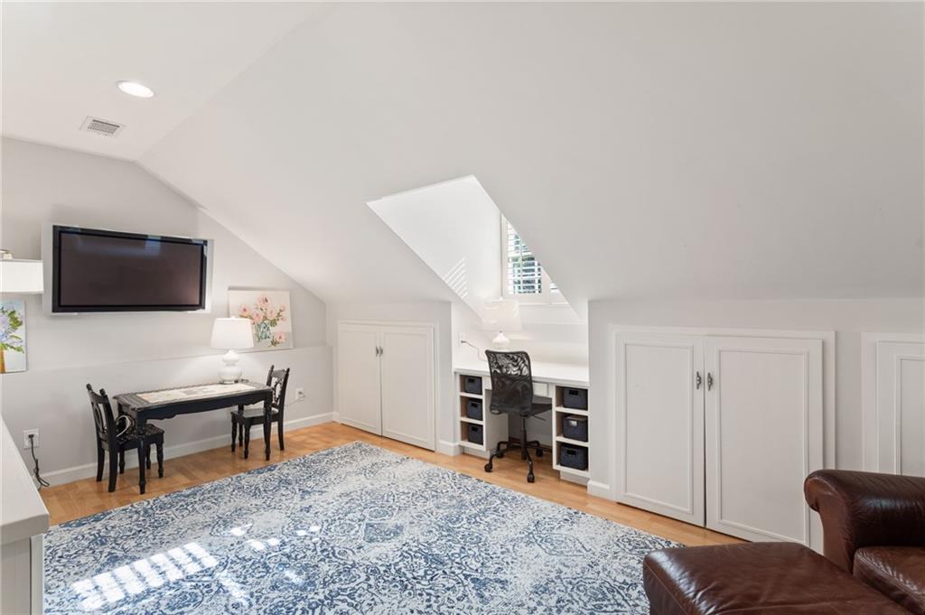 2184 Radcliffe Drive NW