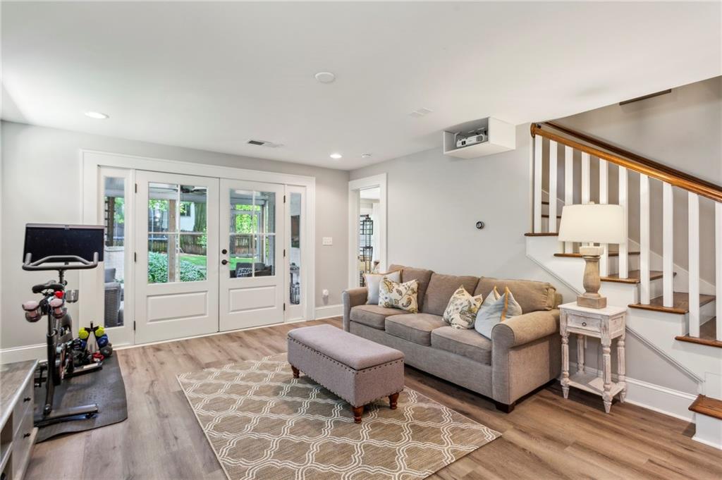 39 East Drive NE