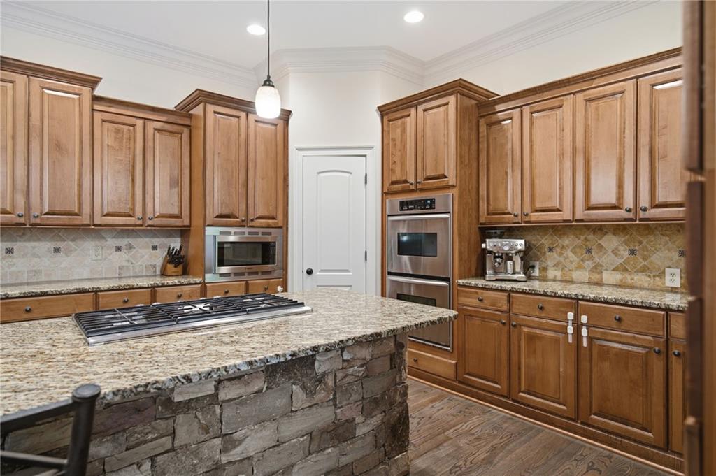 15625 Canterbury Chase