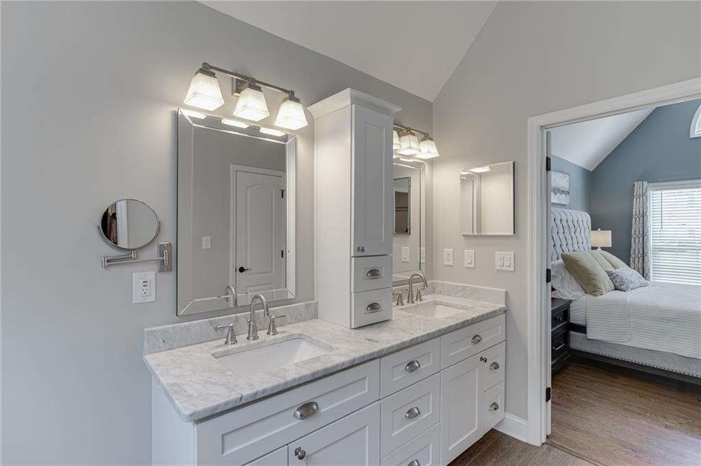 555 Ashvale Overlook