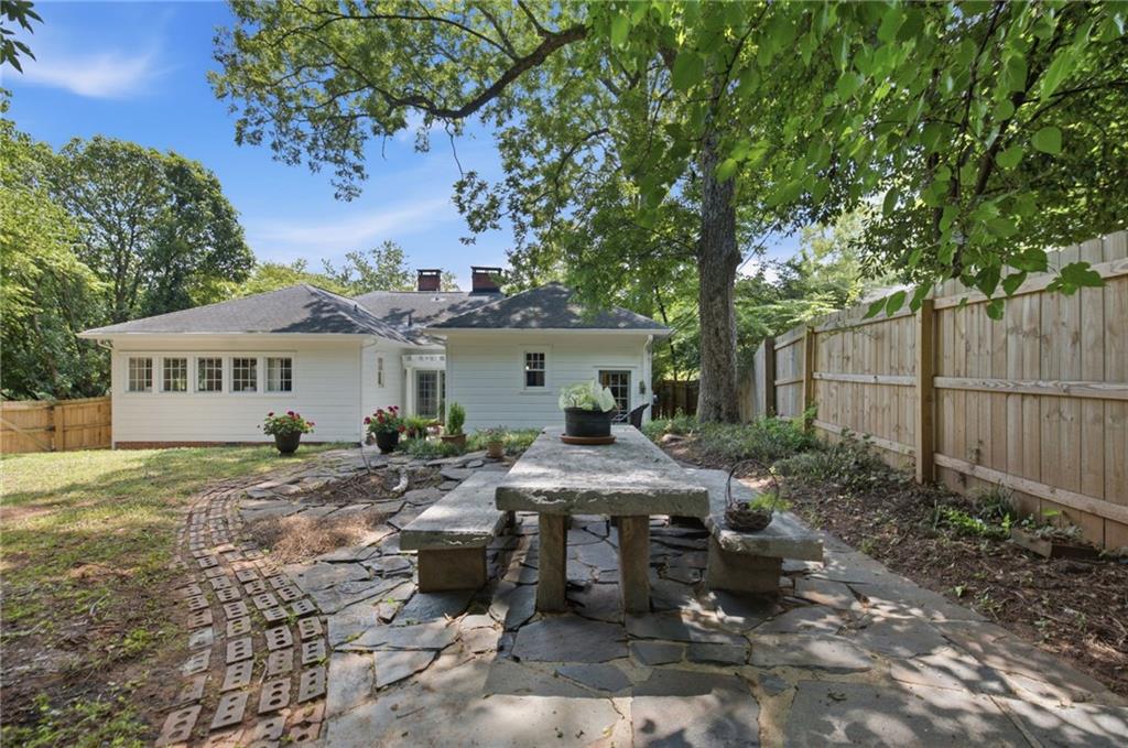 211 Freyer Drive NE