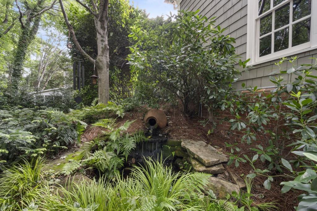 15 Chatsworth Place