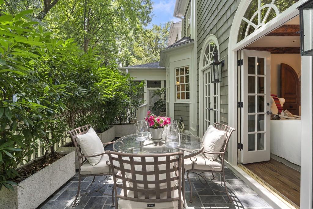 15 Chatsworth Place