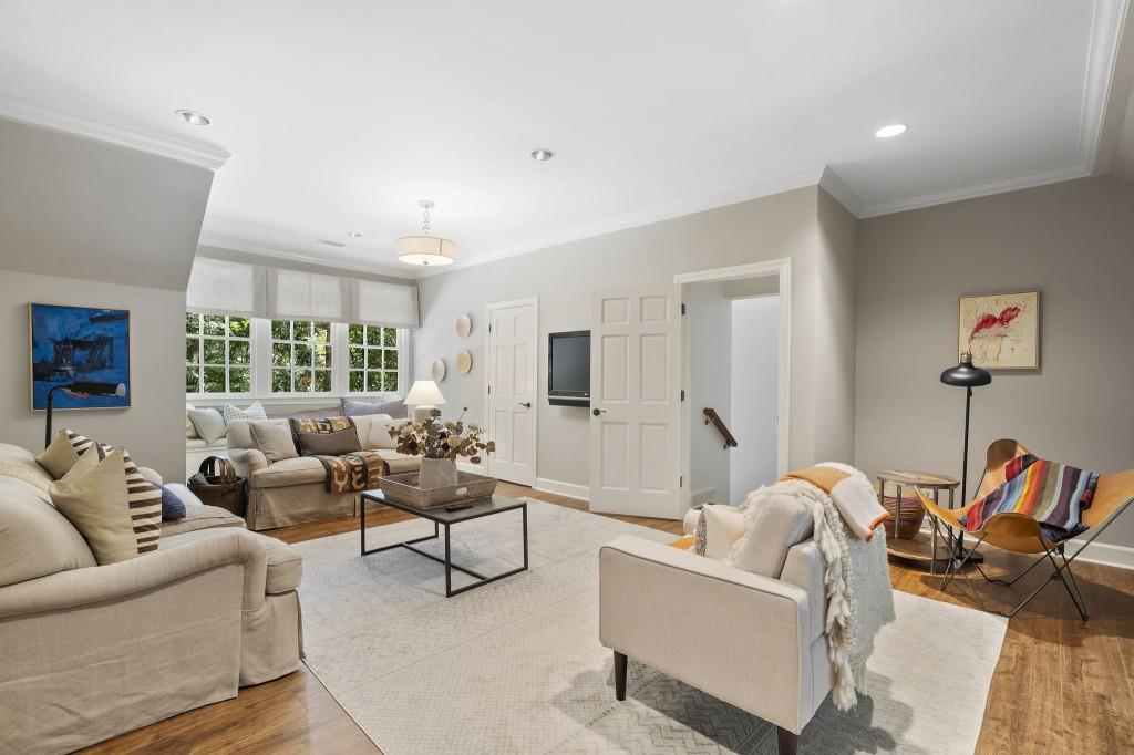 15 Chatsworth Place