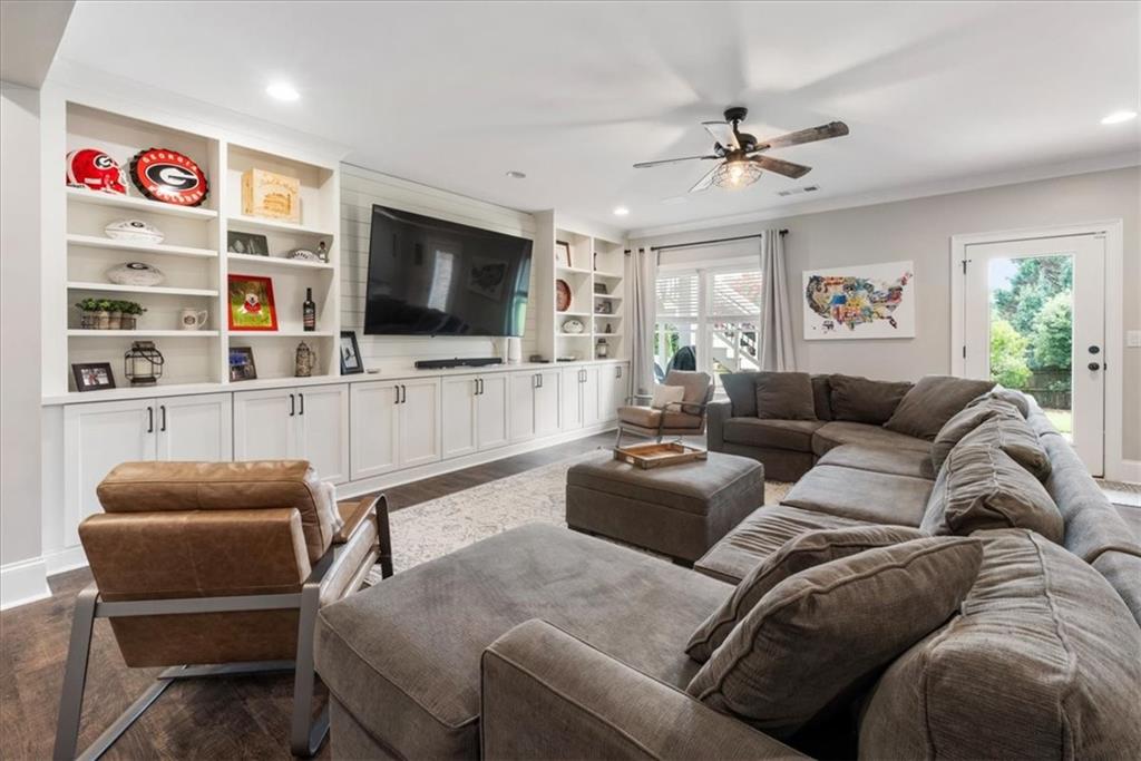657 Dunbrody Drive